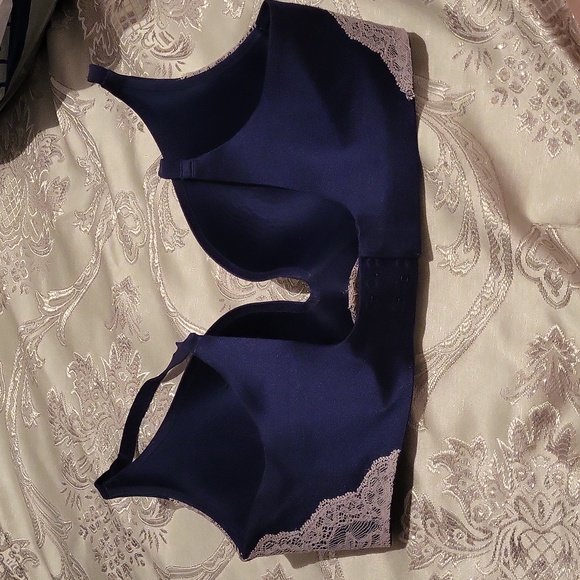 Victoria's Secret Bra - Picture 4 of 7